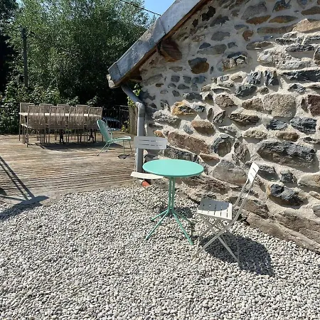 Des Trioules Pour 8 Personnes 別荘